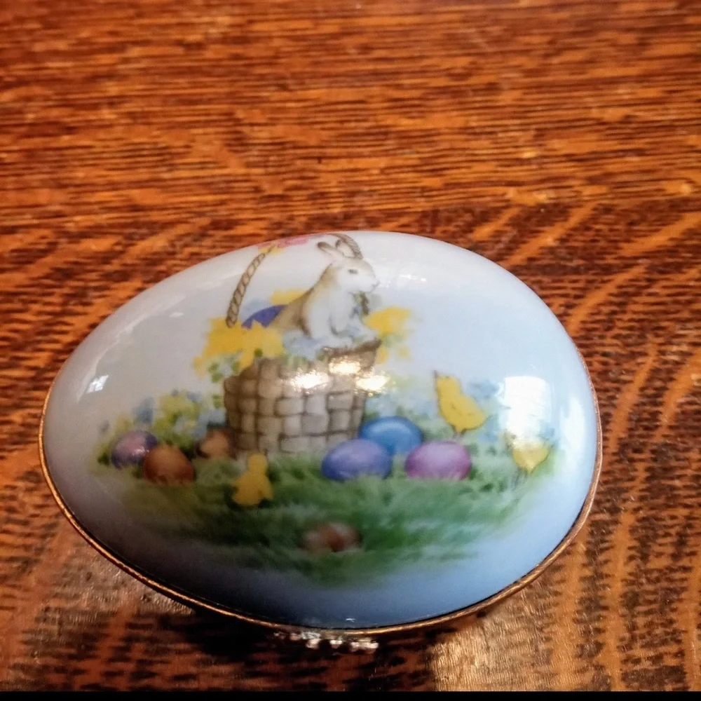 Vintage Limoges Artoria Easter Bunny Trinket Egg